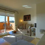 Apartment R25 Modern Bright 2 Bedroom *