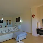 R25 Modern Bright 2 Bedroom Marbella