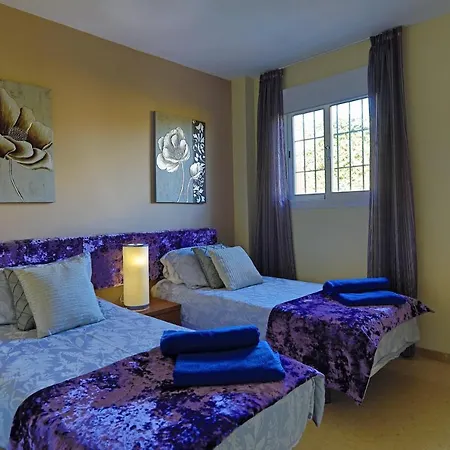 R25 Modern Bright 2 Bedroom Марбелья