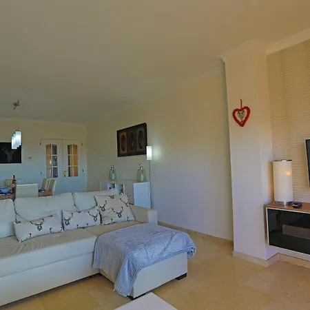 R25 Modern Bright 2 Bedroom Марбелья