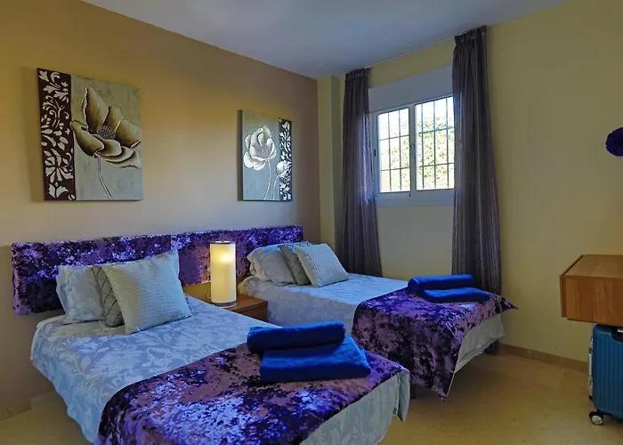 R25 Modern Bright 2 Bedroom Marbellac