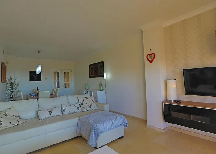 R25 Modern Bright 2 Bedroom Marbellac